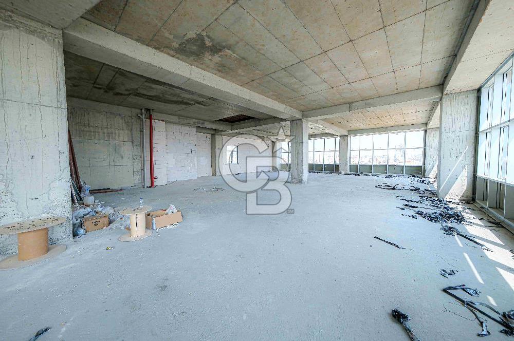 ÜMRANİYEDE MUHTEŞEM KONUMDA KDV AVANTAJLI 4.575 M2 KİRALIK PLAZA