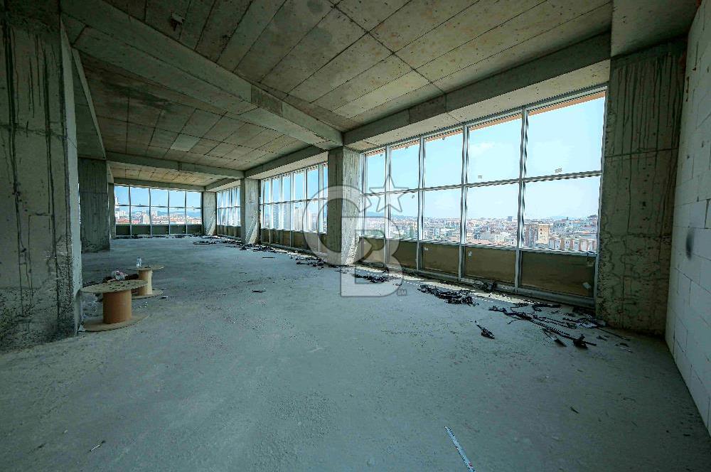 ÜMRANİYEDE MUHTEŞEM KONUMDA KDV AVANTAJLI 4.575 M2 KİRALIK PLAZA