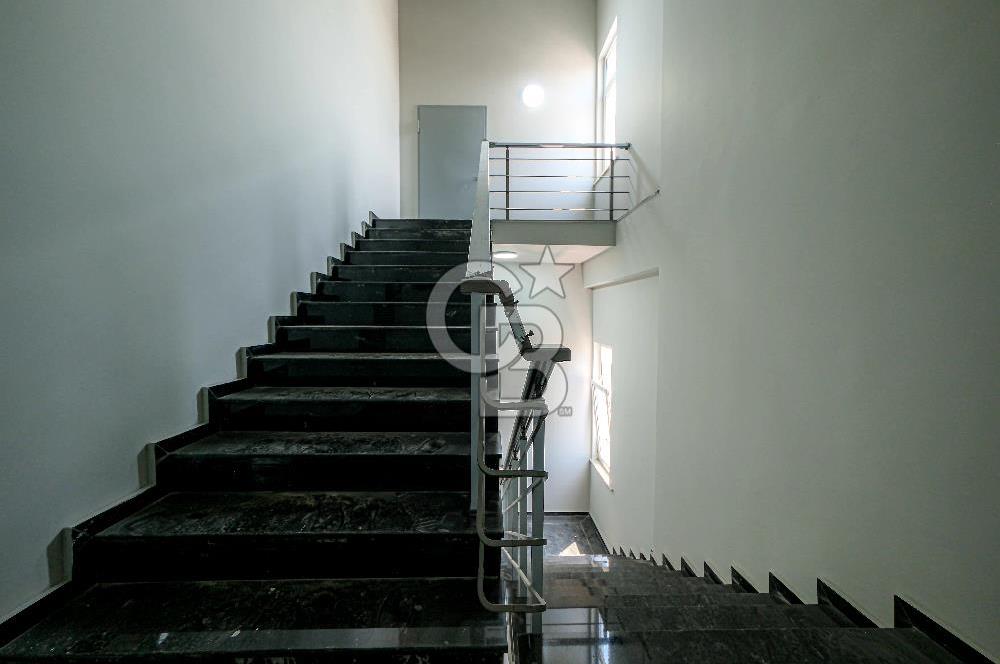 ÜMRANİYEDE MUHTEŞEM KONUMDA KDV AVANTAJLI 4.575 M2 KİRALIK PLAZA