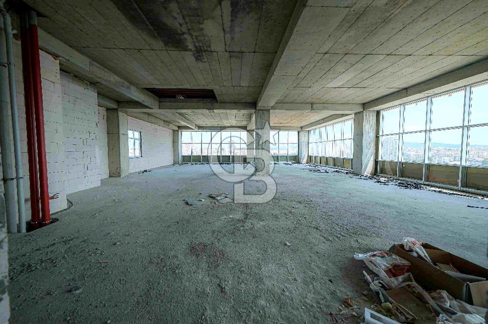 ÜMRANİYEDE MUHTEŞEM KONUMDA KDV AVANTAJLI 4.575 M2 KİRALIK PLAZA