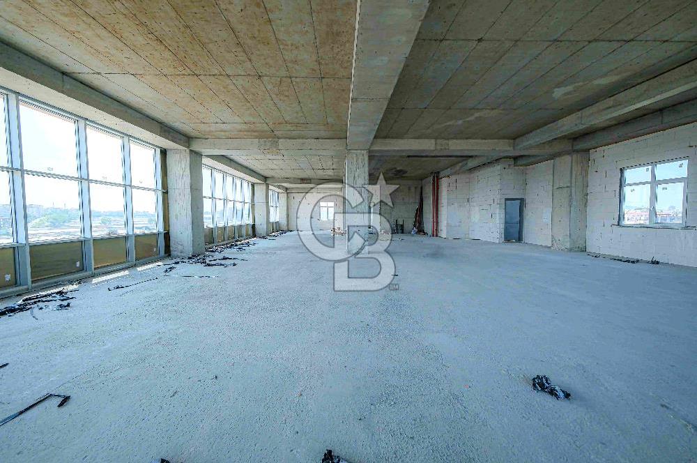 ÜMRANİYEDE MUHTEŞEM KONUMDA KDV AVANTAJLI 4.575 M2 KİRALIK PLAZA