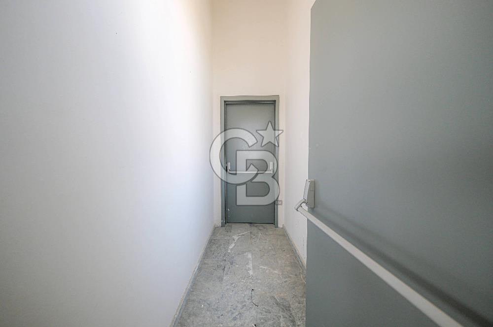ÜMRANİYEDE MUHTEŞEM KONUMDA KDV AVANTAJLI 4.575 M2 KİRALIK PLAZA
