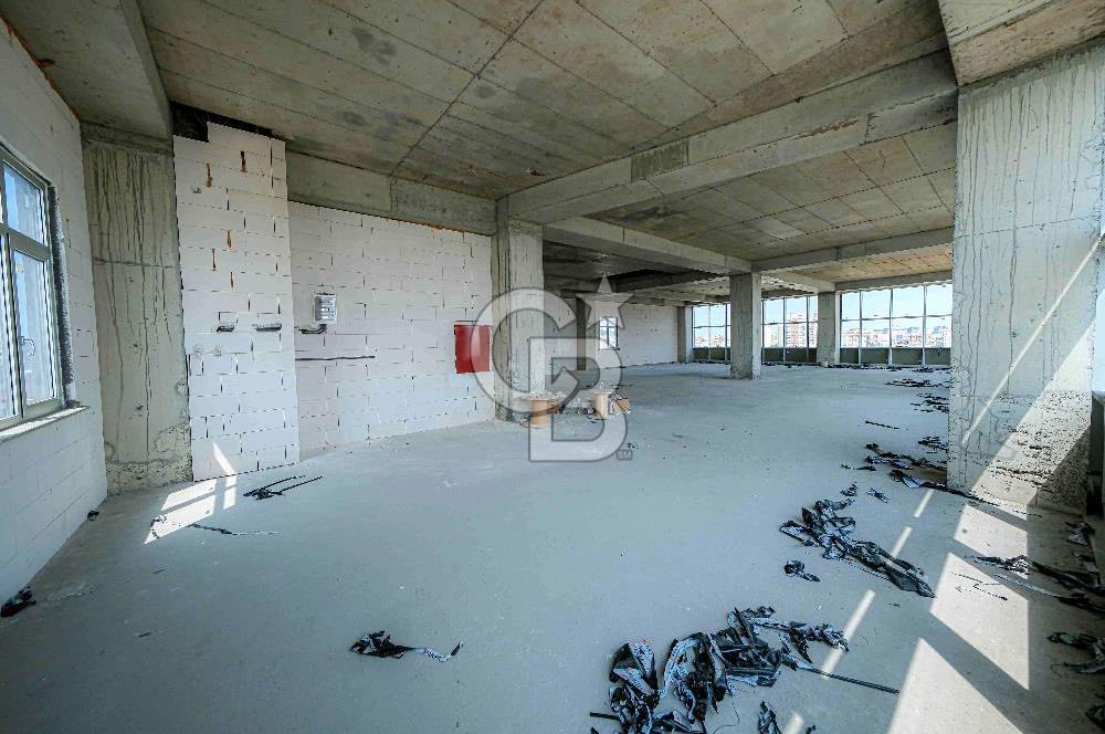 ÜMRANİYEDE MUHTEŞEM KONUMDA KDV AVANTAJLI 4.575 M2 KİRALIK PLAZA
