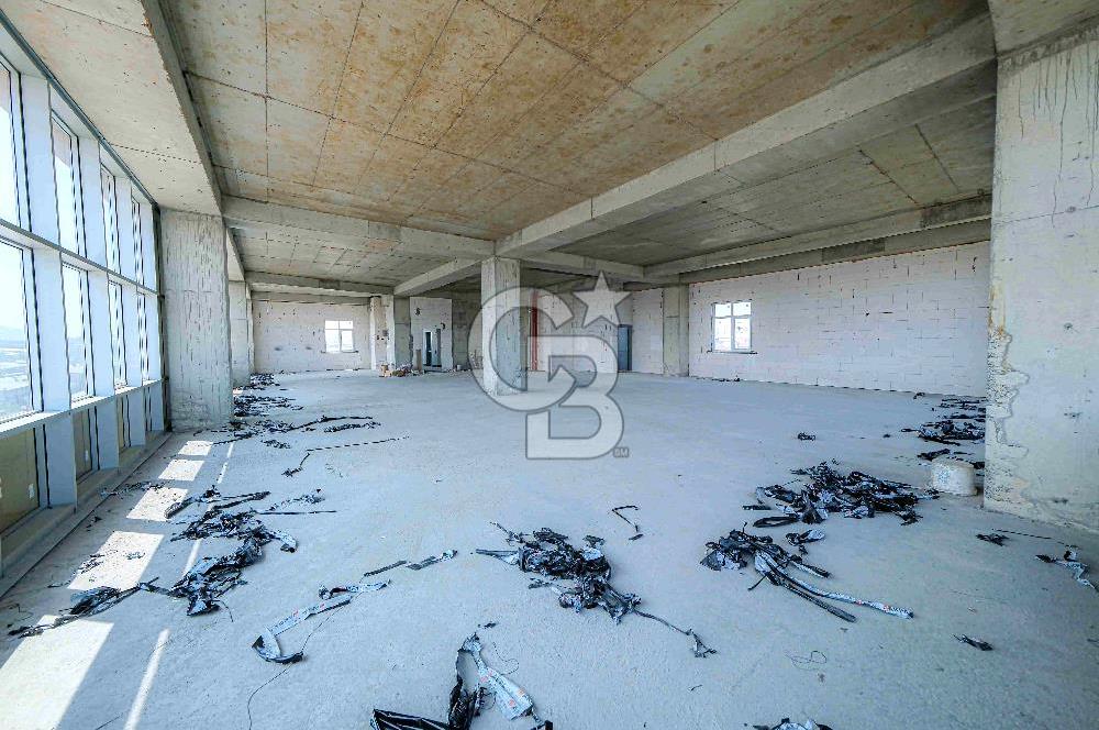 ÜMRANİYEDE MUHTEŞEM KONUMDA KDV AVANTAJLI 4.575 M2 KİRALIK PLAZA