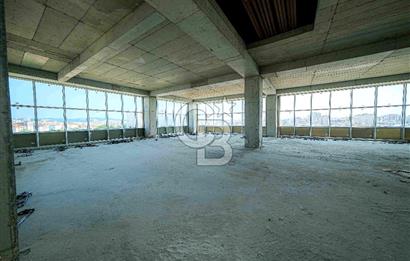 ÜMRANİYEDE MUHTEŞEM KONUMDA KDV AVANTAJLI 4.575 M2 KİRALIK PLAZA