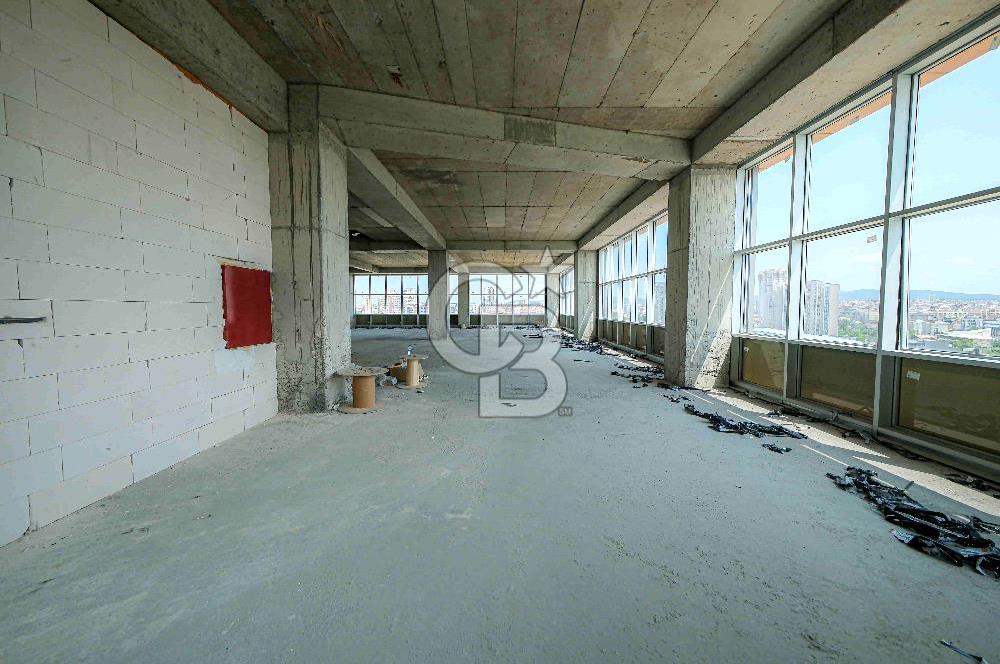 ÜMRANİYEDE MUHTEŞEM KONUMDA KDV AVANTAJLI 4.575 M2 KİRALIK PLAZA