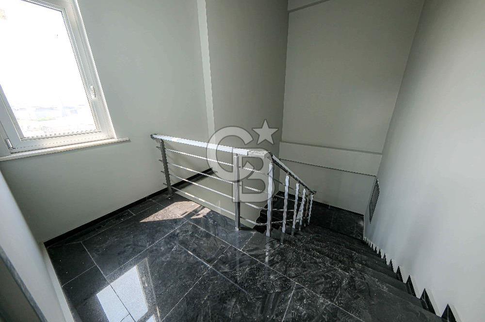 ÜMRANİYEDE MUHTEŞEM KONUMDA KDV AVANTAJLI 4.575 M2 KİRALIK PLAZA