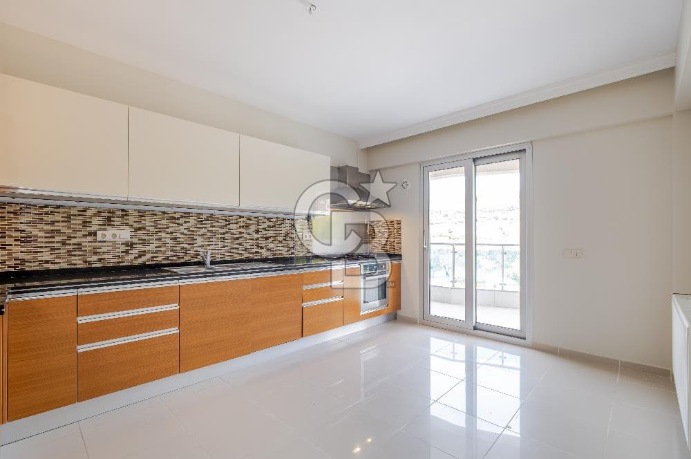 BORNOVA EVKA 3'TE MÜSTAKİL BAHÇELİ 4+1 SATILIK DAİRE