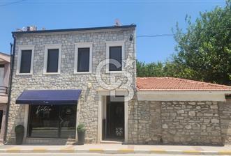 URLA SANAT SOKAĞI GİRİŞİNDE MÜKEMMEL KONUMDA SATILIK 1+1 TAŞ EV