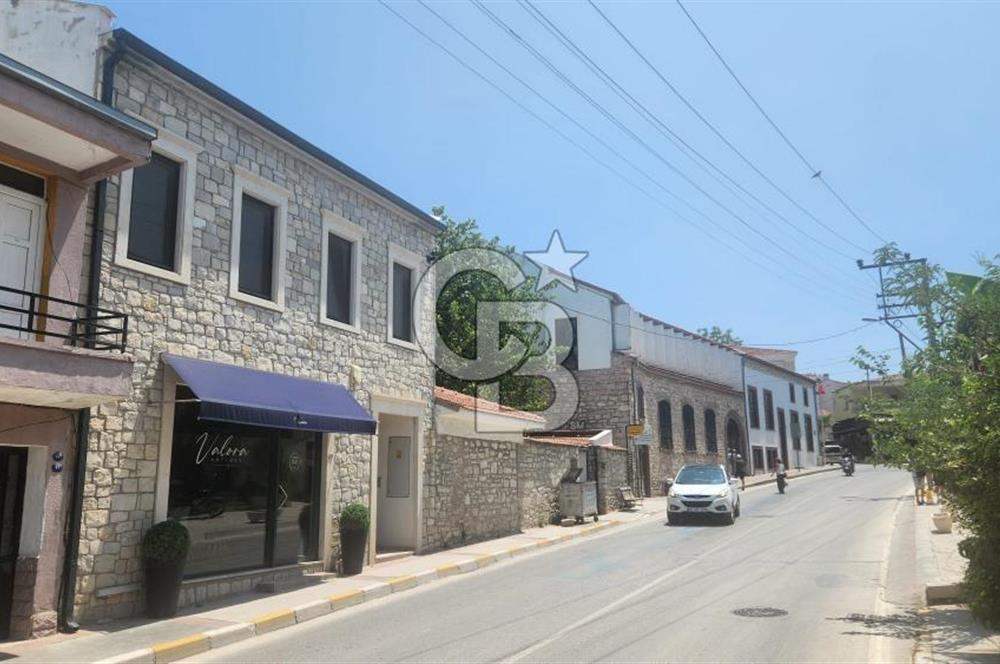 URLA SANAT SOKAĞI GİRİŞİNDE MÜKEMMEL KONUMDA SATILIK 1+1 TAŞ EV