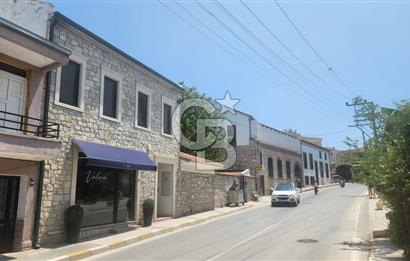 URLA SANAT SOKAĞI GİRİŞİNDE MÜKEMMEL KONUMDA SATILIK 1+1 TAŞ EV