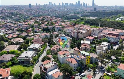 Satılık Emirgan koruya yakın müstakil 4 katlı site içerisinde