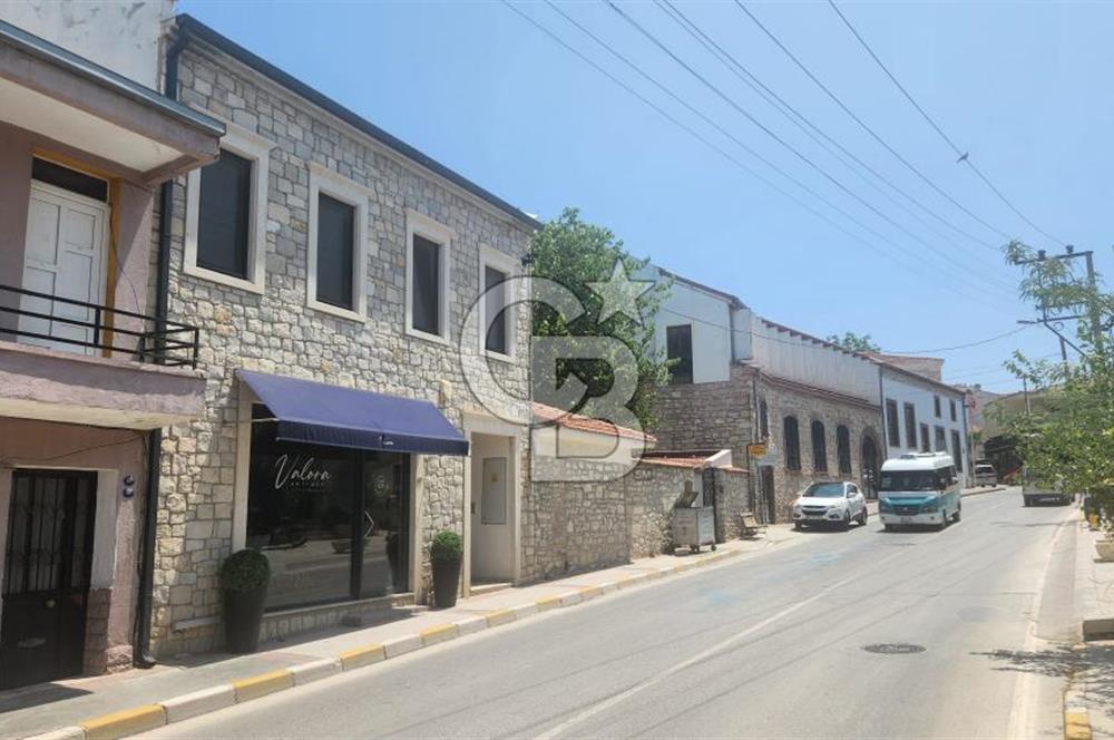 URLA SANAT SOKAĞI GİRİŞİNDE MÜKEMMEL KONUMDA SATILIK 1+1 TAŞ EV