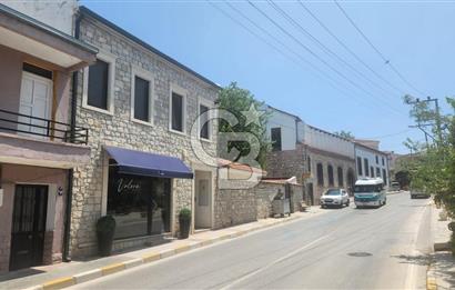 URLA SANAT SOKAĞI GİRİŞİNDE MÜKEMMEL KONUMDA SATILIK 1+1 TAŞ EV
