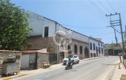 URLA SANAT SOKAĞI GİRİŞİNDE MÜKEMMEL KONUMDA SATILIK 1+1 TAŞ EV