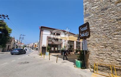 URLA SANAT SOKAĞI GİRİŞİNDE MÜKEMMEL KONUMDA SATILIK 1+1 TAŞ EV