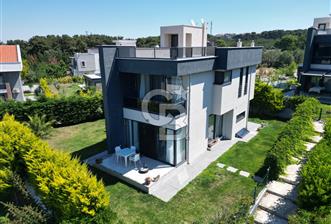 ÇANAKKALE GÜZELYALIDA HAVUZLU SİTEDE LÜKS 4+1 SATILIK VİLLA