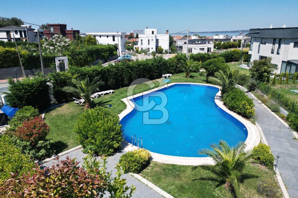 ÇANAKKALE GÜZELYALIDA HAVUZLU SİTEDE LÜKS 4+1 SATILIK VİLLA