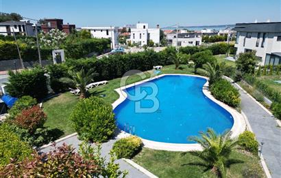 ÇANAKKALE GÜZELYALIDA HAVUZLU SİTEDE LÜKS 4+1 SATILIK VİLLA