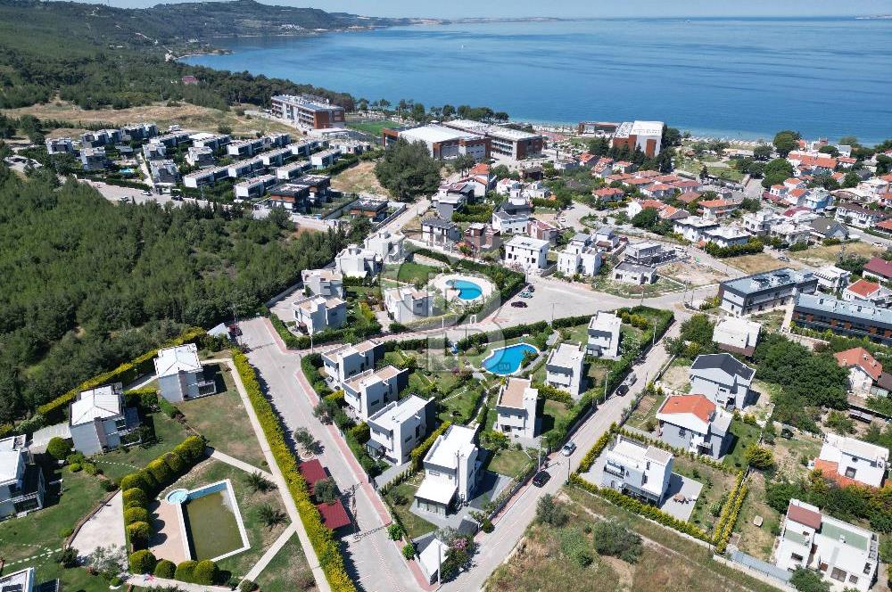ÇANAKKALE GÜZELYALIDA HAVUZLU SİTEDE LÜKS 4+1 SATILIK VİLLA