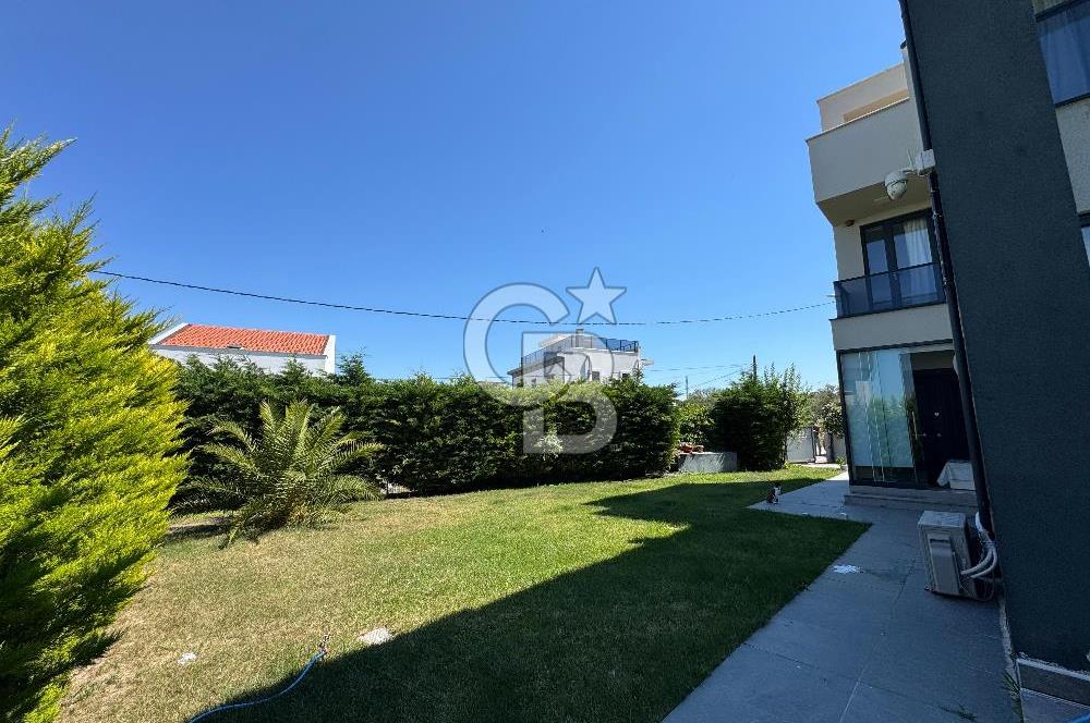 ÇANAKKALE GÜZELYALIDA HAVUZLU SİTEDE LÜKS 4+1 SATILIK VİLLA