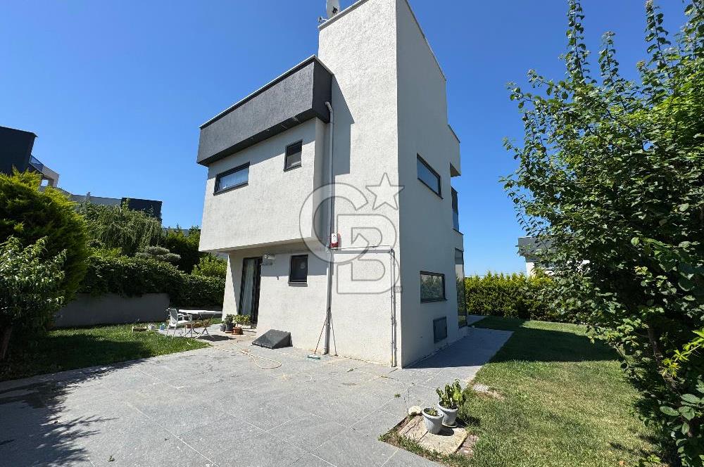 ÇANAKKALE GÜZELYALIDA HAVUZLU SİTEDE LÜKS 4+1 SATILIK VİLLA