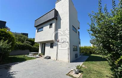 ÇANAKKALE GÜZELYALIDA HAVUZLU SİTEDE LÜKS 4+1 SATILIK VİLLA