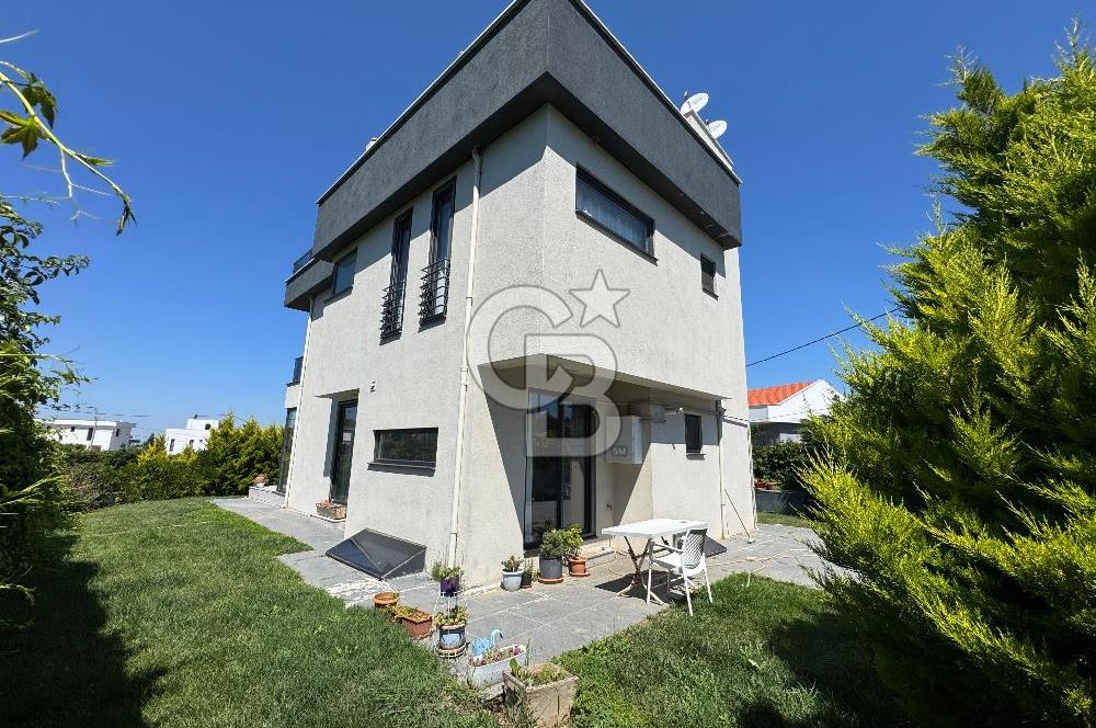 ÇANAKKALE GÜZELYALIDA HAVUZLU SİTEDE LÜKS 4+1 SATILIK VİLLA