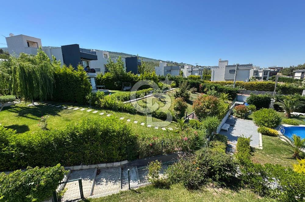 ÇANAKKALE GÜZELYALIDA HAVUZLU SİTEDE LÜKS 4+1 SATILIK VİLLA