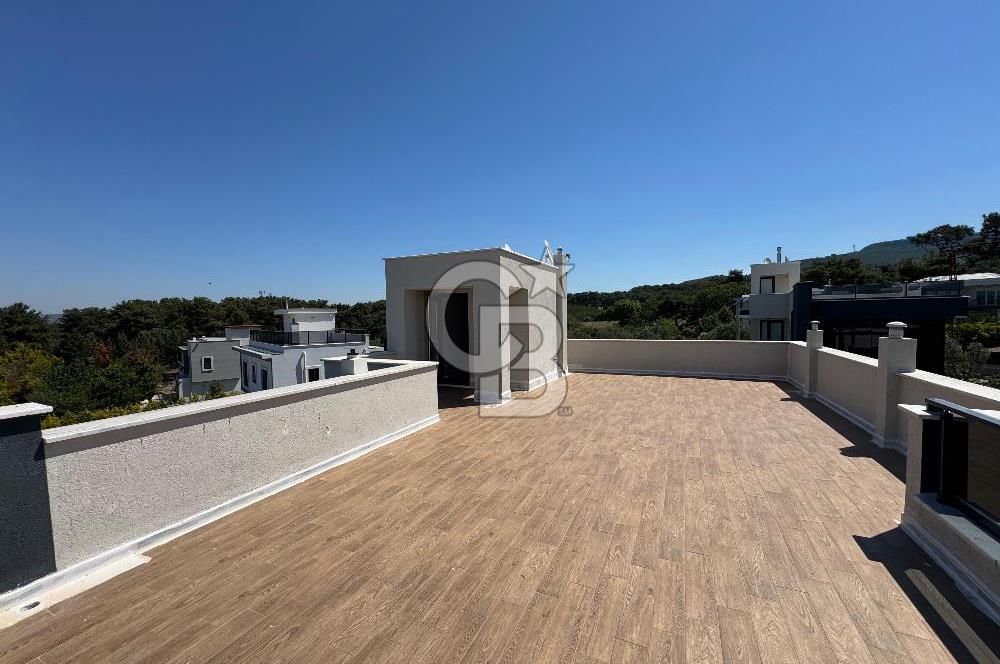 ÇANAKKALE GÜZELYALIDA HAVUZLU SİTEDE LÜKS 4+1 SATILIK VİLLA