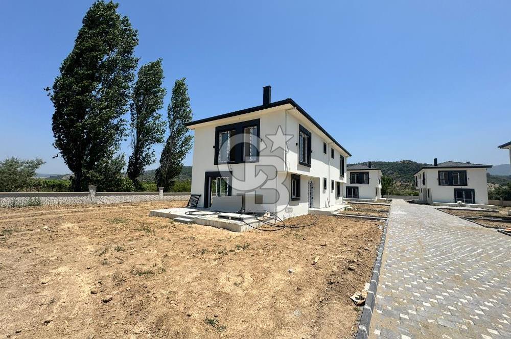 Seferihisar Kavakdere' de Doğa ile İç İçe Site İçinde Satılık Villa