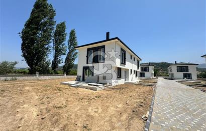 Seferihisar Kavakdere' de Doğa ile İç İçe Site İçinde Satılık Villa