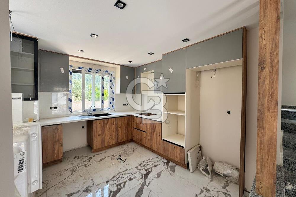 Seferihisar Kavakdere' de Doğa ile İç İçe Site İçinde Satılık Villa