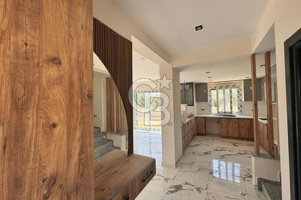 Seferihisar Kavakdere' de Doğa ile İç İçe Site İçinde Satılık Villa