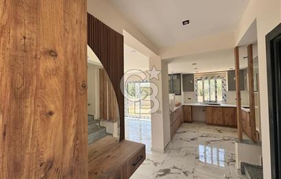 Seferihisar Kavakdere' de Doğa ile İç İçe Site İçinde Satılık Villa