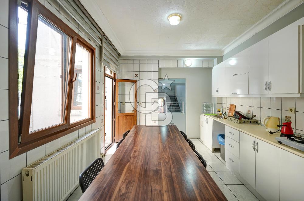 Kiralık müstakil bina Emirgan koruya yakın site içinde 4 katlı