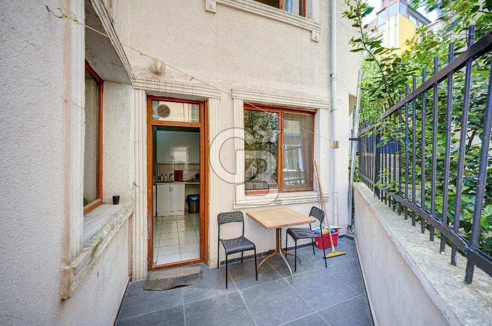Kiralık müstakil bina Emirgan koruya yakın site içinde 4 katlı