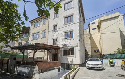 Satılık Emirgan koruya yakın müstakil 4 katlı site içerisinde