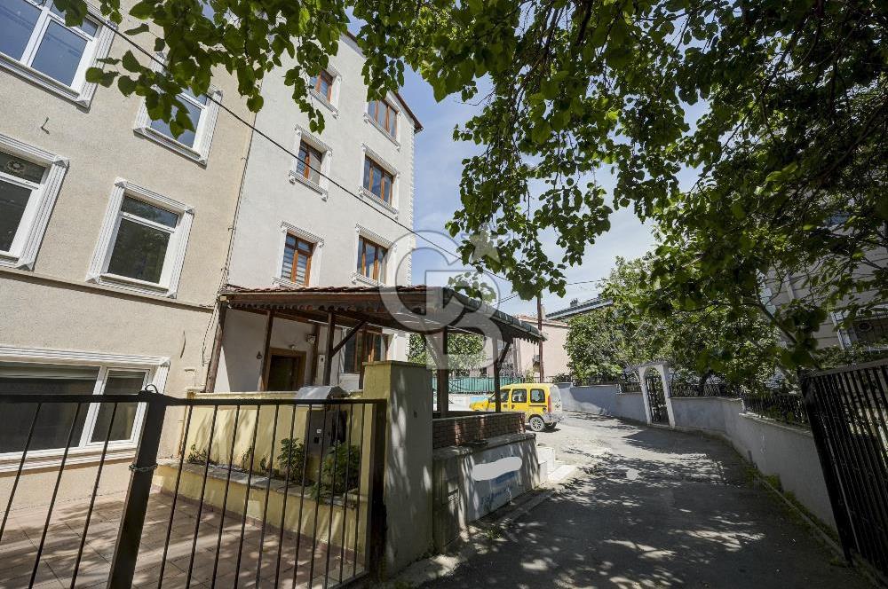 Satılık Emirgan koruya yakın müstakil 4 katlı site içerisinde