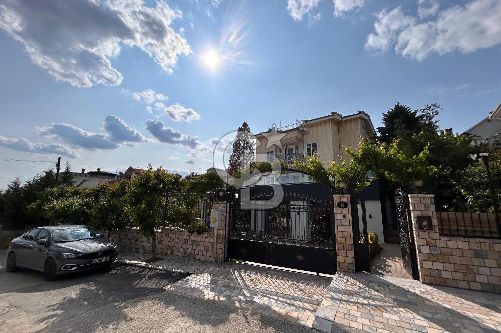 CB ERVA DAN MOGAN GÖLÜ MANZARALI KAPALI HAVUZLU SATILIK VİLLA