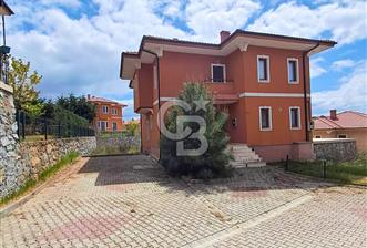 RİVA'DA KİRALIK MÜSTAKİL VİLLA HAVUZLU SİTE İÇİNDE 