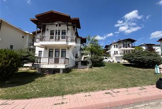 CB VİZYON SITKI ŞİMŞEK'TEN DOKTORLAR ST GÖL MANZARALI VİLLA