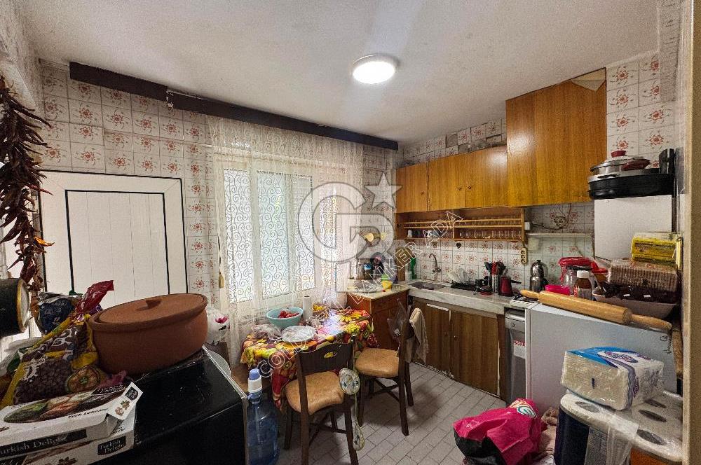 Kuşadasında Konumuyla ÖneÇıkan Satılık Bahçeli Ve Ferah 3+1Daire