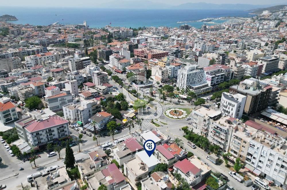 Kuşadası Merkezde Hem Yaşam Hem Gelir İçin İdeal Satılık 6+1 Villa Ve 2+1 Müştemilatı
