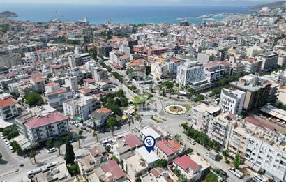 Kuşadası Merkezde Hem Yaşam Hem Gelir İçin İdeal Satılık 6+1 Villa Ve 2+1 Müştemilatı