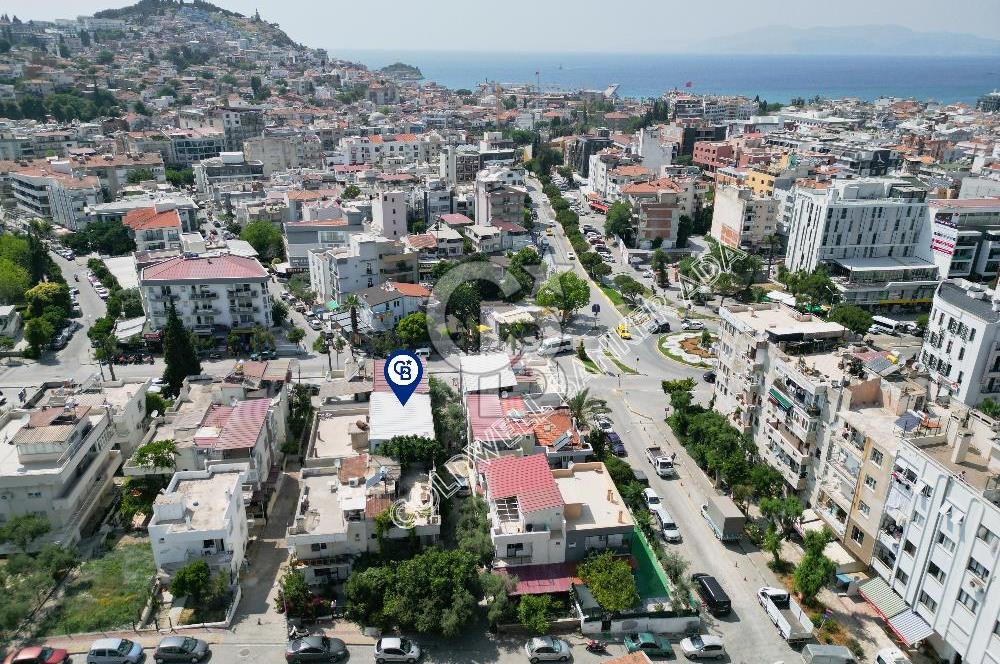 Kuşadası Merkezde Hem Yaşam Hem Gelir İçin İdeal Satılık 6+1 Villa Ve 2+1 Müştemilatı