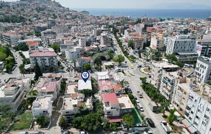 Kuşadası Merkezde Hem Yaşam Hem Gelir İçin İdeal Satılık 6+1 Villa Ve 2+1 Müştemilatı
