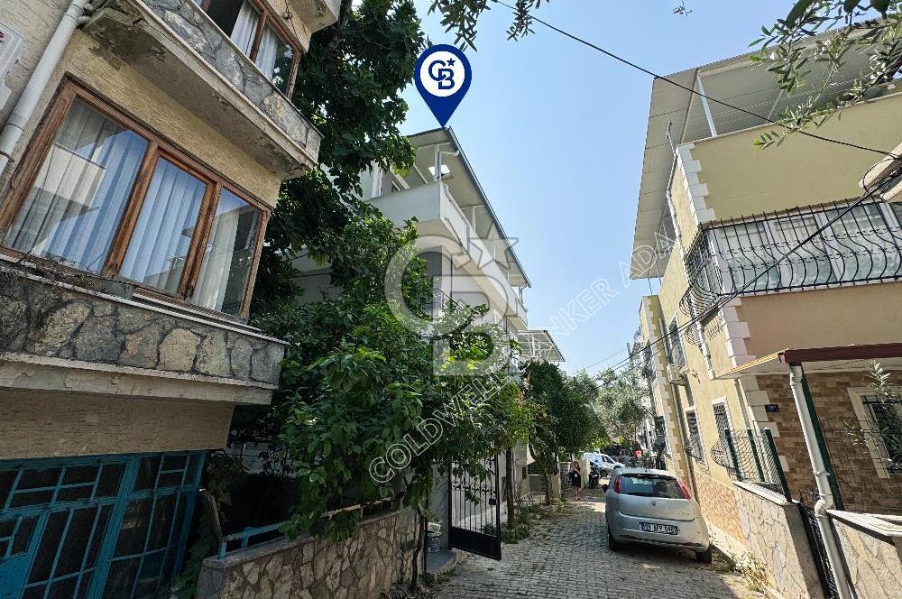Kuşadası Merkezde Hem Yaşam Hem Gelir İçin İdeal Satılık 6+1 Villa Ve 2+1 Müştemilatı