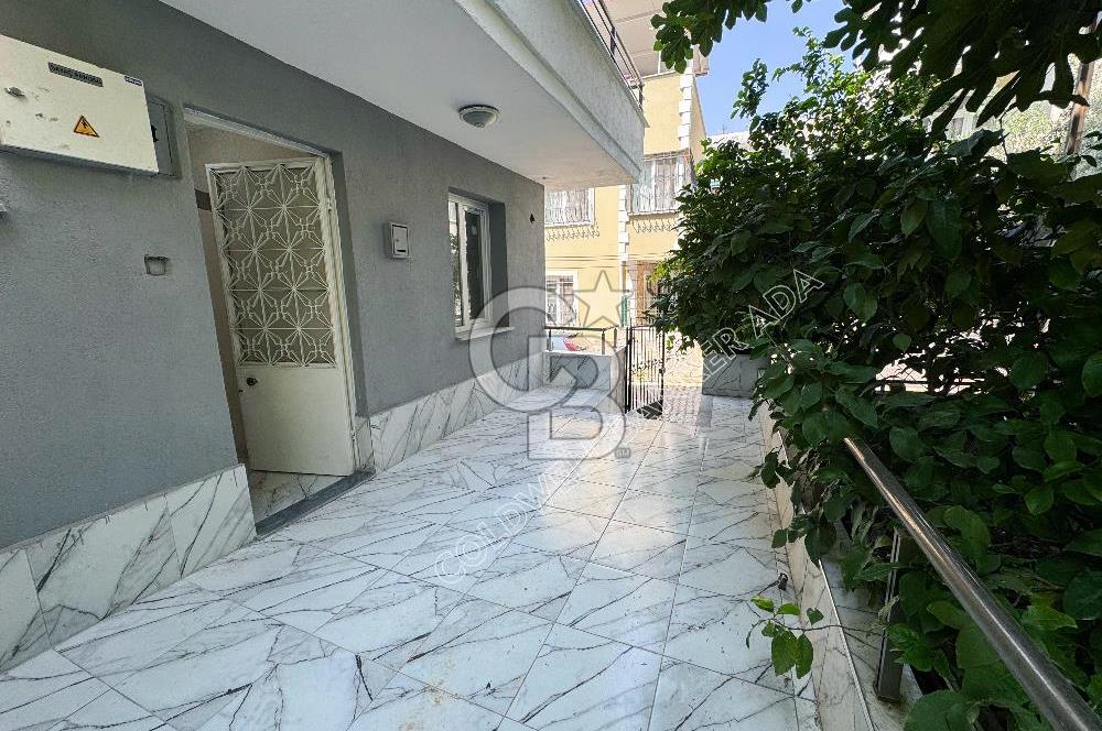 Kuşadası Merkezde Hem Yaşam Hem Gelir İçin İdeal Satılık 6+1 Villa Ve 2+1 Müştemilatı