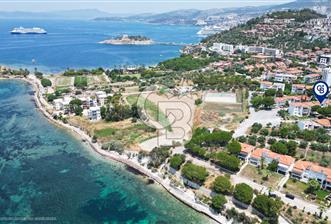 Kuşadasında Konumuyla ÖneÇıkan Satılık Bahçeli Ve Ferah 3+1Daire